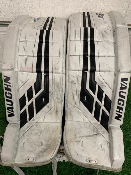 26" Youth Vaughn Velocity VE8 Goalie Leg Pads (Used)