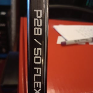 Junior Bauer Vapor Hyperlite 2 Right Handed Hockey Stick P28 Flex 50 (New)