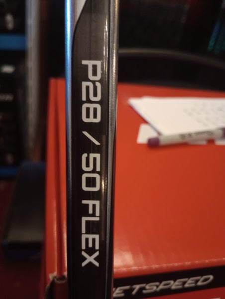 Junior Bauer Vapor Hyperlite 2 Right Handed Hockey Stick P28 Flex 50 (New)
