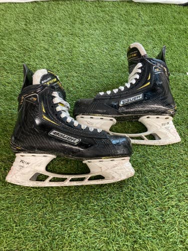 Junior Bauer Supreme 2S Hockey Skates Regular Width Size 2.5 (Used)