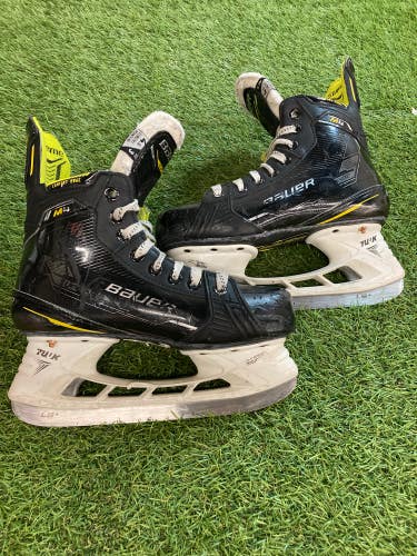 Junior Bauer Supreme M4 Hockey Skates Regular Width Size 3.5 (Used)