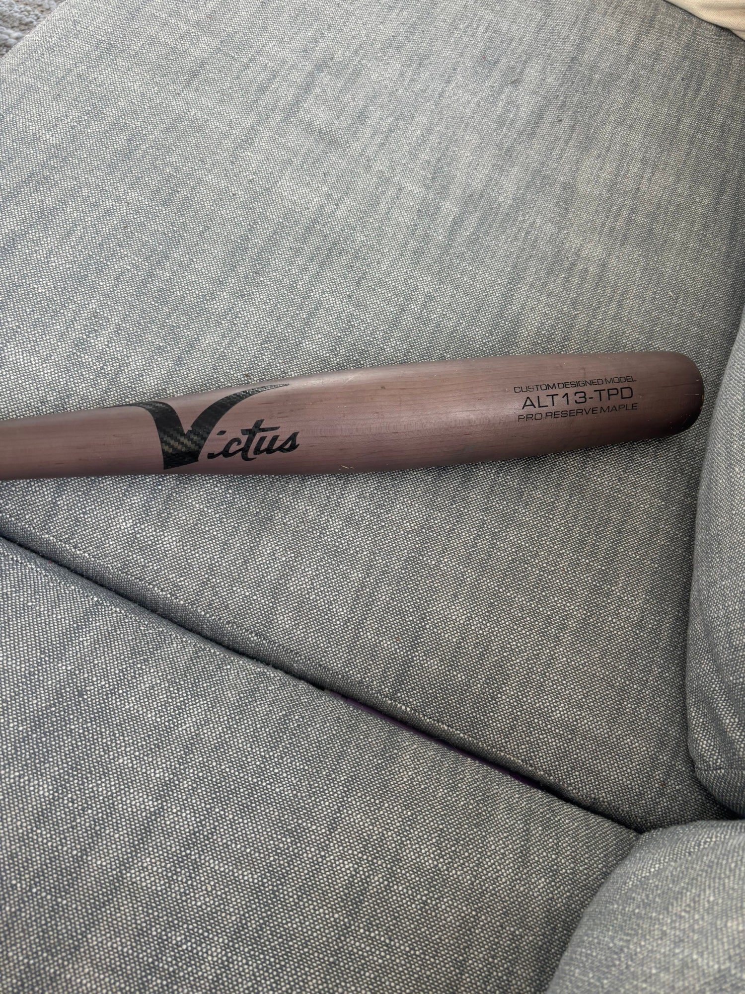 Batte De Baseball Victus Crayon Bat By The King Of Bats, 32 Pouces, Bois, Violette, 29 Oz