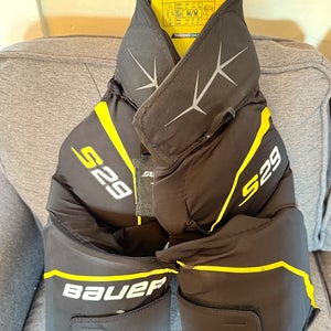 Medium Bauer Supreme s29 Girdle (Used)