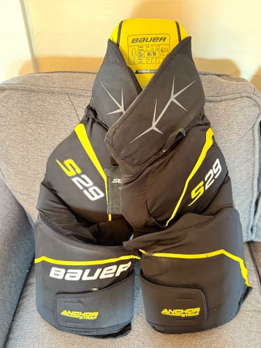 Medium Bauer Supreme s29 Girdle (Used)