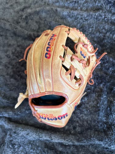 Wilson RH Infield A2000 Baseball Glove 11.5" (Used)