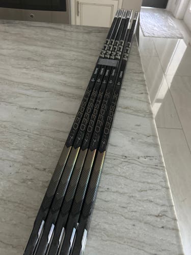 Senior CCM Jetspeed FT7 Pro Right Handed Hockey Stick P28 Pro Stock (New)