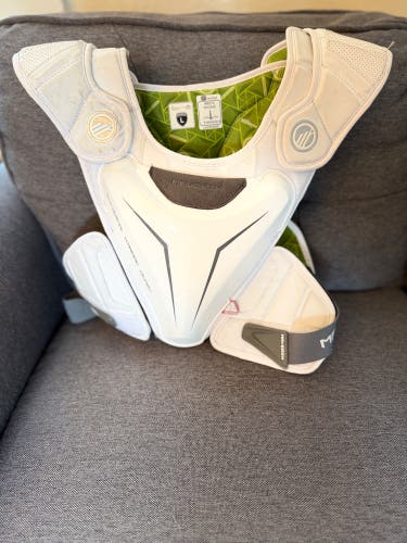 Adult Large Maverik M5 Speed Pad Shoulder Pads (Used)
