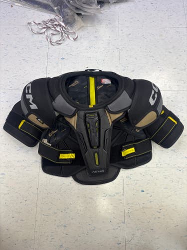 Small Senior CCM TACKS AS 580 Shoulder Pads (Used)