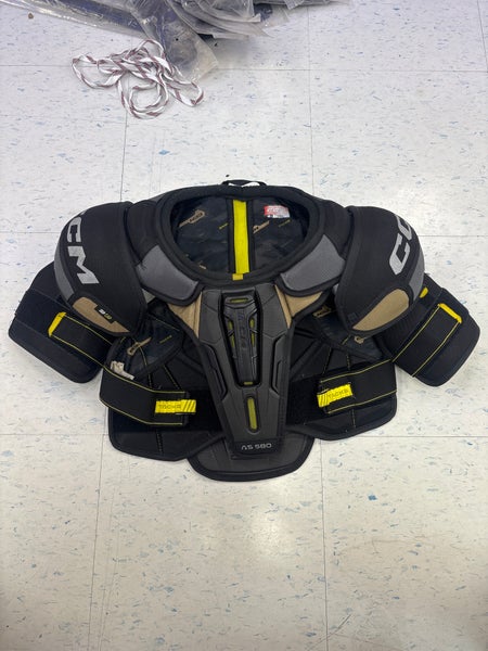 Small Senior CCM TACKS AS 580 Shoulder Pads (Used)