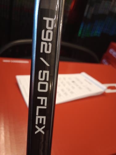 Junior Bauer Vapor Hyperlite 2 Right Handed Hockey Stick P92 Flex 50(New)