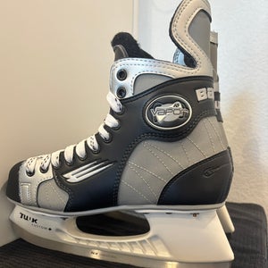 Extremely rate, like new Bauer Vapor 10’s. Senior, size 8.5