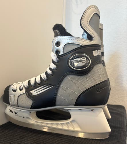 Extremely rate, like new Bauer Vapor 10’s. Senior, size 8.5
