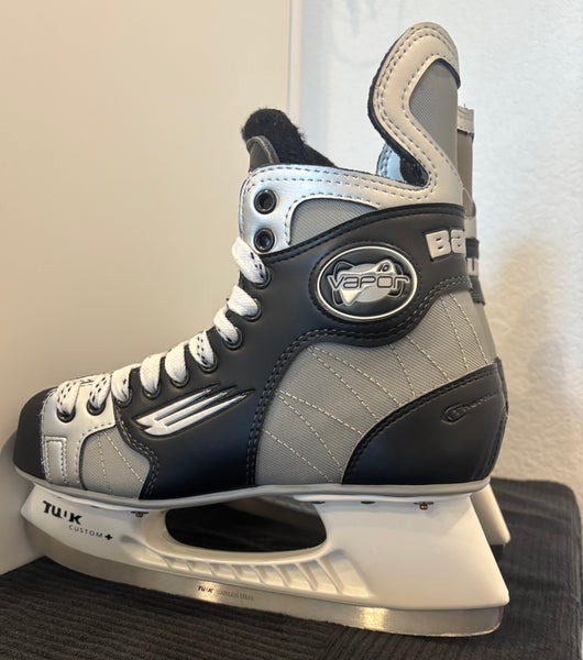 Extremely rate, like new Bauer Vapor 10’s. Senior, size 8.5