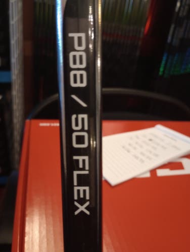 Junior Bauer Vapor Hyperlite 2 Right Handed Hockey Stick P88 Flex 50(New)