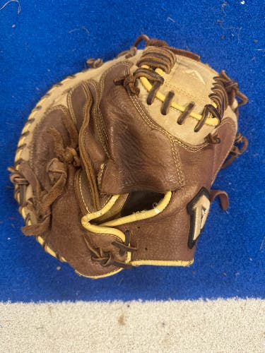 Akadema RH Catcher's Baseball Glove 32" (Used)