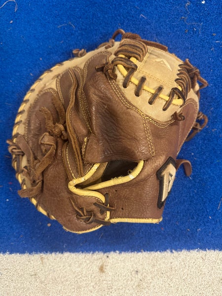 Akadema RH Catcher's Baseball Glove 32" (Used)