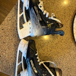 Bauer Vapor Hyperlite 2 Hockey Skates  8 (Used)