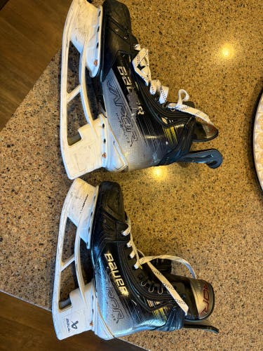 Bauer Vapor Hyperlite 2 Hockey Skates 8 (Used)