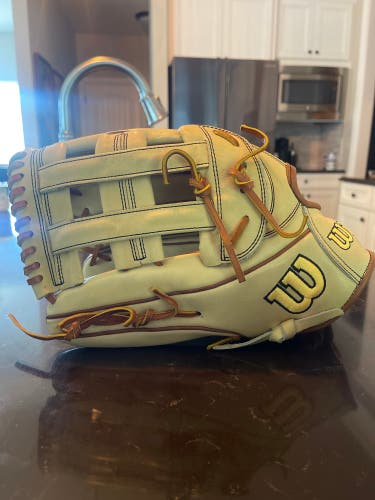 Wilson LH A2000 1799 Baseball Glove 12.75" (Used)
