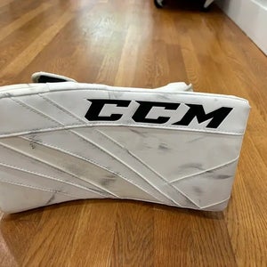 Used CCM EFLEX 5.5 Glove and Blocker Full Right