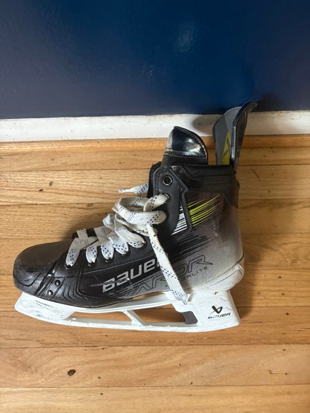 Bauer Vapor Hyperlite 2 Hockey Skates Pro Stock 9.5 (Used)