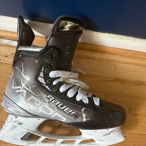 Bauer Hockey Skates Pro Stock 9.5 (Used)