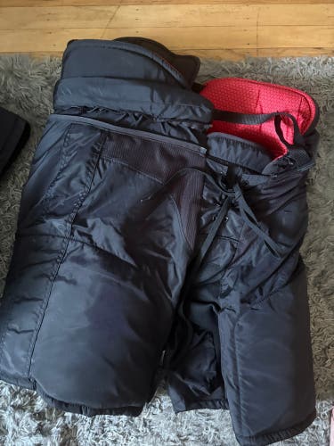 Large Intermediate CCM Hockey Pants (Used)