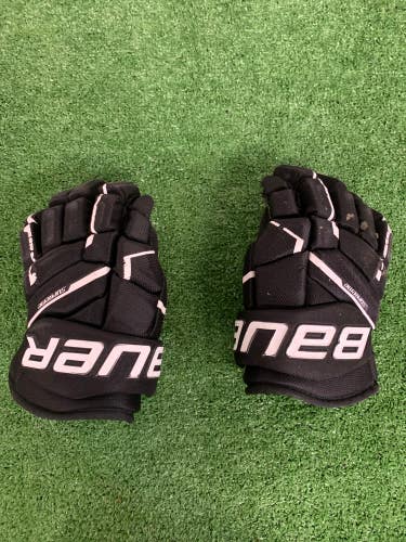 Black Bauer Supreme M5 Pro Gloves 11" (Used)