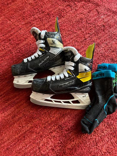 Bauer Supreme 3S Hockey Skates Regular Width 13.5 (Used)