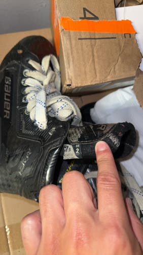 Bauer Supreme Mach Hockey Skates 7.5 (Used)