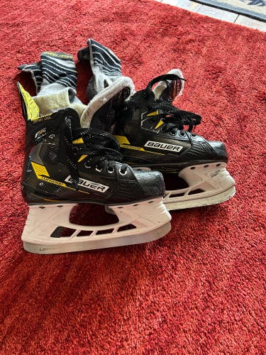 Bauer Supreme M4 Hockey Skates Regular Width Size 1 (Used)