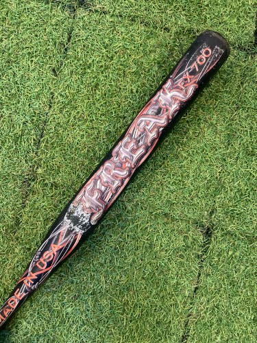 2011 Miken Freak FX 700 Balanced Composite Slowpitch Bat (-8) 26 oz 34" (Used)
