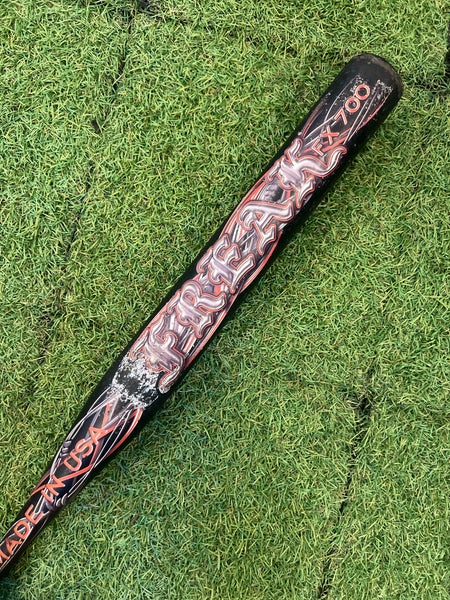 2011 Miken Freak FX 700 Balanced Composite Slowpitch Bat (-8) 26 oz 34" (Used)