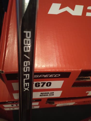 Intermediate Bauer Vapor Hyperlite 2 Left Hand Hockey Stick P88 Flex 65 (New)