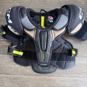 Junior Medium CCM TACKS AS 580 Shoulder Pads (Used)
