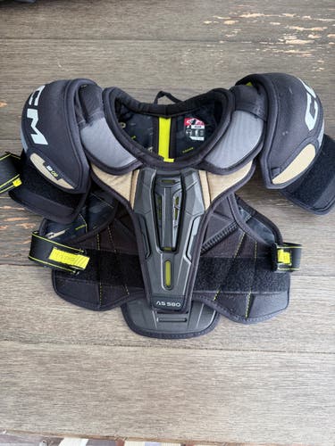 Junior Medium CCM TACKS AS 580 Shoulder Pads (Used)