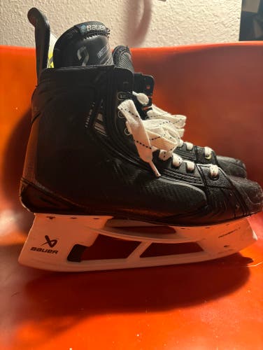 Bauer Vapor Black Hyperlite 2 Hockey Skates Pro Stock 8.5 (Used)