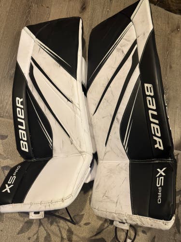 Medium Bauer Vapor X5 Pro Goalie Leg Pads (Used)
