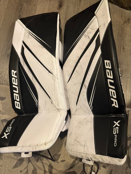 Medium  Bauer Vapor X5 Pro Goalie Leg Pads (Used)
