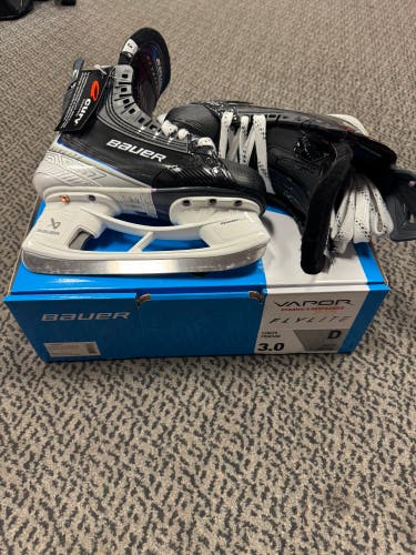 Bauer Vapor FlyLite Size 3 D Width Skates