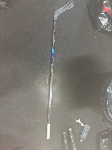 Intermediate Bauer Nexus Tracer Right Handed Hockey Stick P28 (New)