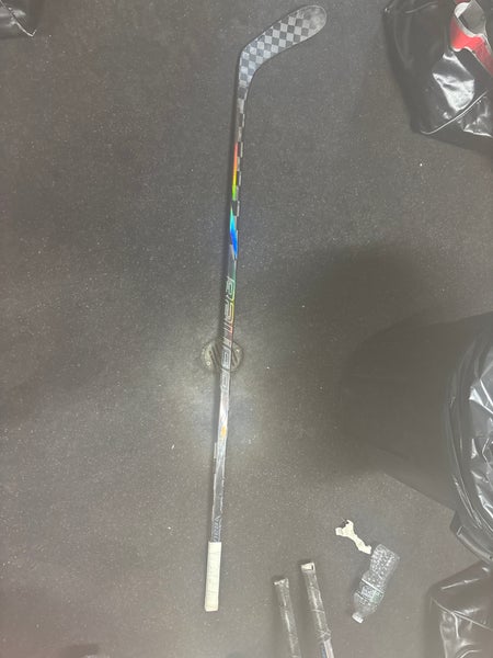 Intermediate Bauer Nexus Tracer Right Handed Hockey Stick P28 (New)