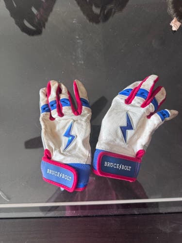 Bruce bolt batting gloves