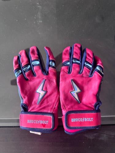 Bruce bolt batting gloves