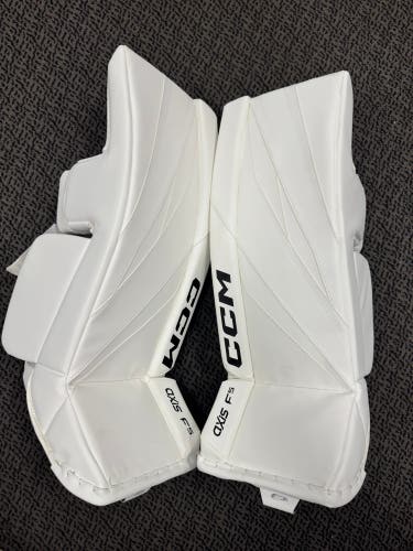 CCM Axis F5 30” +1 Goal Leg Pads