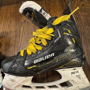2023 Bauer Supreme M5 Pro Hockey Skates Regular Width Size 2 (Used)