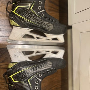 Bauer GSX Hockey Goalie Skates Regular Width Size 3 (Used)