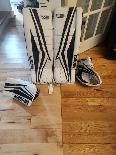 30" Vaughn V9 Regular Goalie Full Set (Used)
