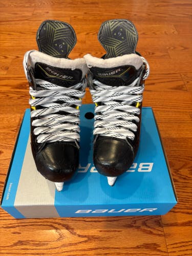 Bauer Supreme M40 Hockey Skates Regular Width 12 (Used)