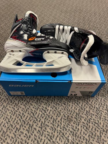Bauer Vapor Fly 40 Size 3 D Width Skates
